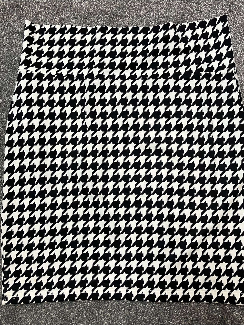 Forever 21 Size Large Black & White Houndstooth Stretch Pencil Skirt